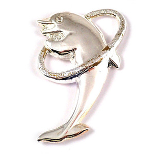  pin badge * dolphin silver color Dolphin wheel ...* France limitation pin z* rare . Vintage thing pin bachi