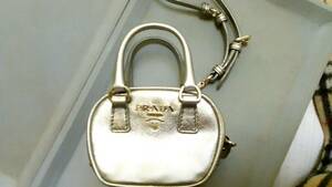 ★送料無料即決★PRADA（プラダ)メタリックシルバー　ミニ　バッグ　チャーム　小物入れ