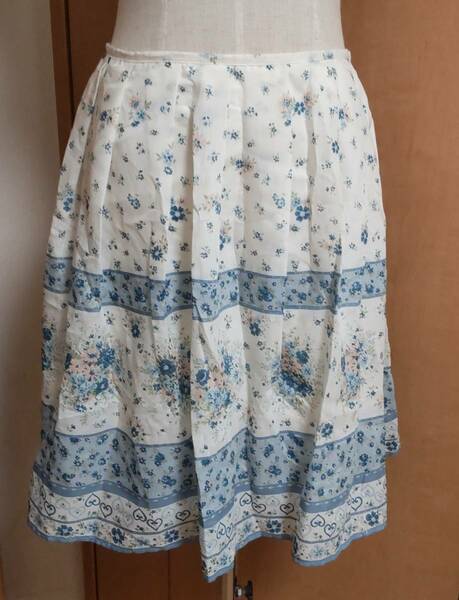 新品タグ付き　Feroux 白　ブルー　花柄　スカート　サイズ２　フェルゥ