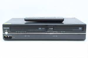 【行董】◆動作OK◆TOSHIBA 東芝 SD-V800 VHS/DVD一体型ビデオデッキ リモコン付き AO048BPG79