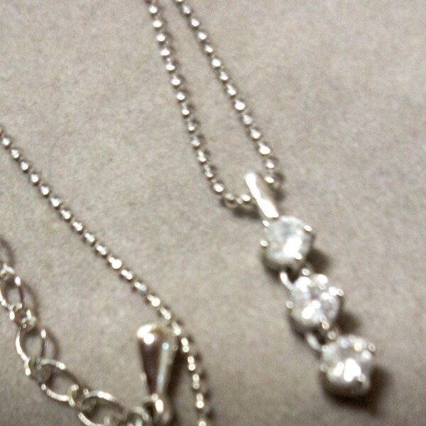 #過去 現在 未来 2ct #ブリリアント トリロージペンダントネックレス。綺麗なお品です。
