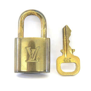  free shipping [ Louis Vuitton ]LOUIS VUITTONkatenapado lock Gold key south capital pills 319 small articles charm 