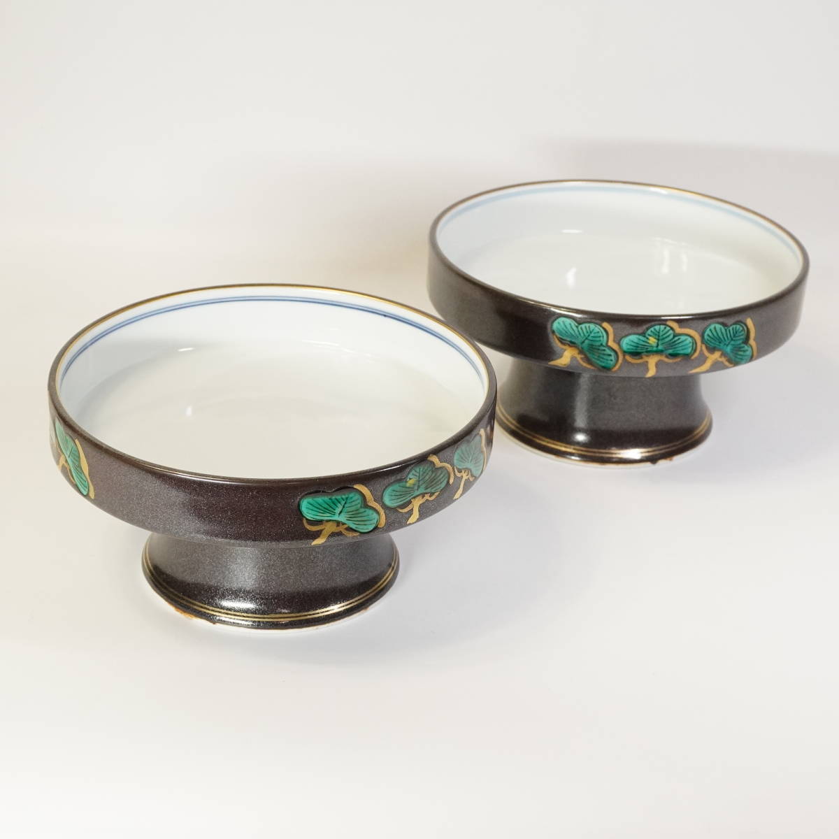 Period piece green glaze hand-painted pine crest flat bowl with 2 servings, diameter 18cm, height 9cm, compote, vintage Japanese tableware that will complement the presentation of Japanese food! SCC409, japanese ceramics, Ceramics in general, others