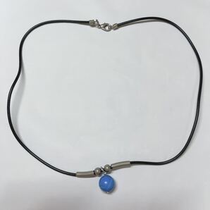 ターコイズの革紐ペンダント