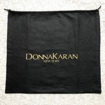 ダナキャラン・ニューヨーク「 DONNA KARAN NEW YORK 」バッグ保存袋 (879) 内袋 布袋 巾着袋 付属品 42×37cm 不織布製 ブラック DKNY_画像1