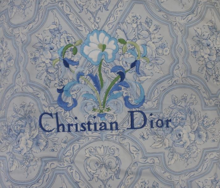 ヤフオク! -「(dior ディオール)」(掛け布団) (布団)の落札相場・落札価格