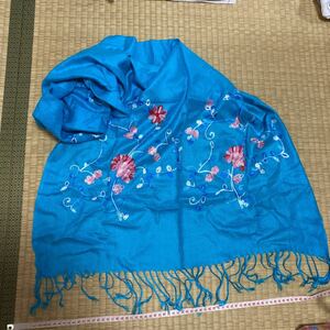 チェンマイ タイ モン族 ハンドメイド 手作り 手づくり 民族調 お土産 グッズ ストール 刺繍 花柄 青 ブルー ターコイズブルー