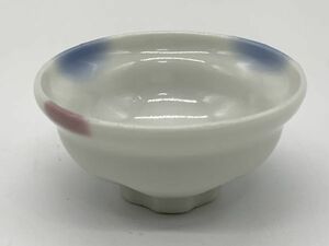 【酒器】5　～お酒を愉しむ骨董器～ 　『花弁型　二色染付　ミニ猪口』　　茶器/ぐい呑み/お猪口/酒盃　定形外可　M0905F