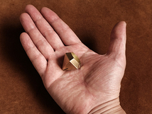真鍮 カードスタンド（六角形） 名刺立て ブラス 指輪置き リングスタンド アクセ ゴールド カードホルダー 卓上 インテリア 雑貨 文房具_画像4