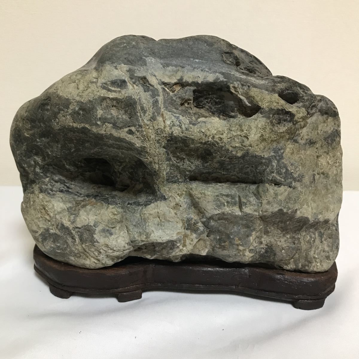 ヤフオク! -「神居古潭石」(岩石、鉱物) (科学、自然)の落札相場・落札価格 日本専門店 神居古潭石、古潭石、鑑賞石、25キロ40センチ水石、天然記念石、大きな神居古潭石 置物