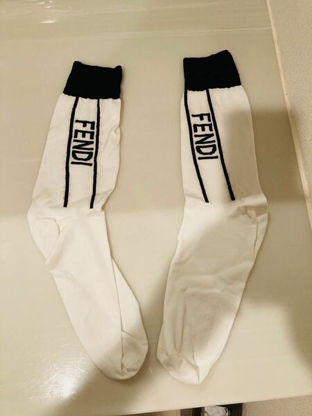 FENDI フェンディ FXZ035 ロゴ ソックス 靴下 コットン ホワイト×ブラック メンズ【中古】