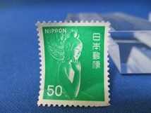 昭和の郵便切手☆中宮寺菩薩像（緑）☆50円切手／昭和51年（1976年）／未使用／c926-2_画像1