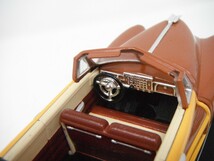 ■ Sun Starサンスター『1/43 10020 CHRYSLER ”TOWN & COUNTRY” 1947 OPEN CONVETIBLE ブラウン×イエロー クライスラー ミニカー』_画像4