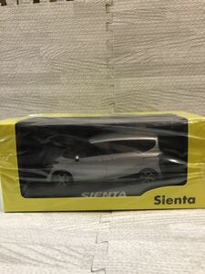 1/30 トヨタ シエンタ Sienta 後期　非売品 カラーサンプル ミニカー　シルバーメタリック