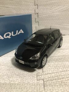 1/30 トヨタ アクア AQUA 前期 カラーサンプル 非売品 ミニカー　ブラックマイカ