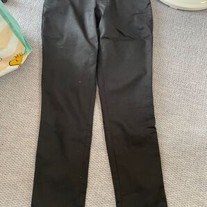 黒パンツ