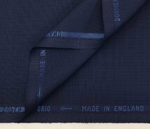 ●ドーメル社代表作「スーパーブリオ」定番の紺無地・超高級60%skモヘア・美しい光沢です。XSスーツまたはジャケット・長さ2.6/2.4m_画像5