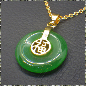 [PENDANT NECKLACE] Feng Shui Fu Green Jade donut green .. jade luck pendant gold chain necklace [ free shipping ]