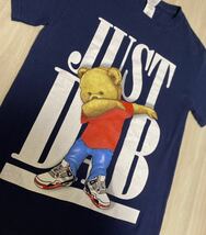 JUST DABスニーカーベアプリントTシャツ　SサイズGILDAN■半袖ネイビー　アメカジ古着メンズストリートファッションNIKEナイキ_画像2