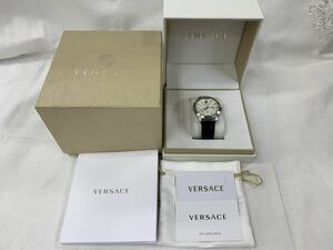 VERSACE ヴェルサーチ　GMT クォーツ　腕時計　中古美品の商品画像