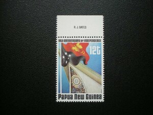 パプアニューギニア発行 国旗と国会議事堂など独立１０周年記念切手 １種完 ＮＨ 未使用
