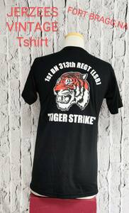 ★送料無料★ ＵＳ古着 ヴィンテージ JERZEES ジャージーズ Tシャツ ミリタリーTシャツ TIGER STRIKE ブラック Ｓ位