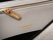 ★新品・未使用★ショパールChopard ハーフムーン レザー タッセル ショルダーバッグ フラップ バッグ 斜め掛け 肩掛け グレー イタリア製_画像8