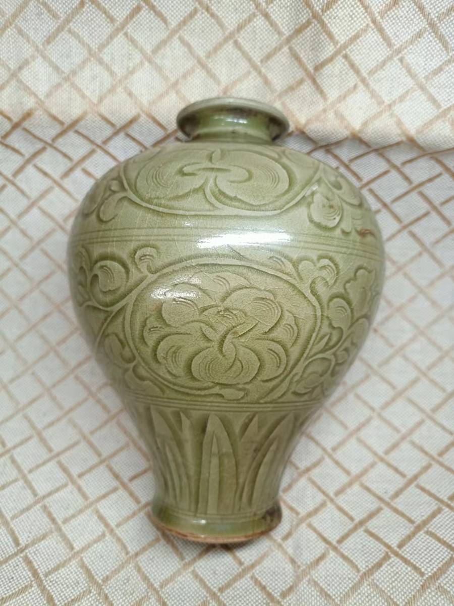 中国 唐物 古瓷 時代物 青瓷花卉紋碗 - greatriverarts.com