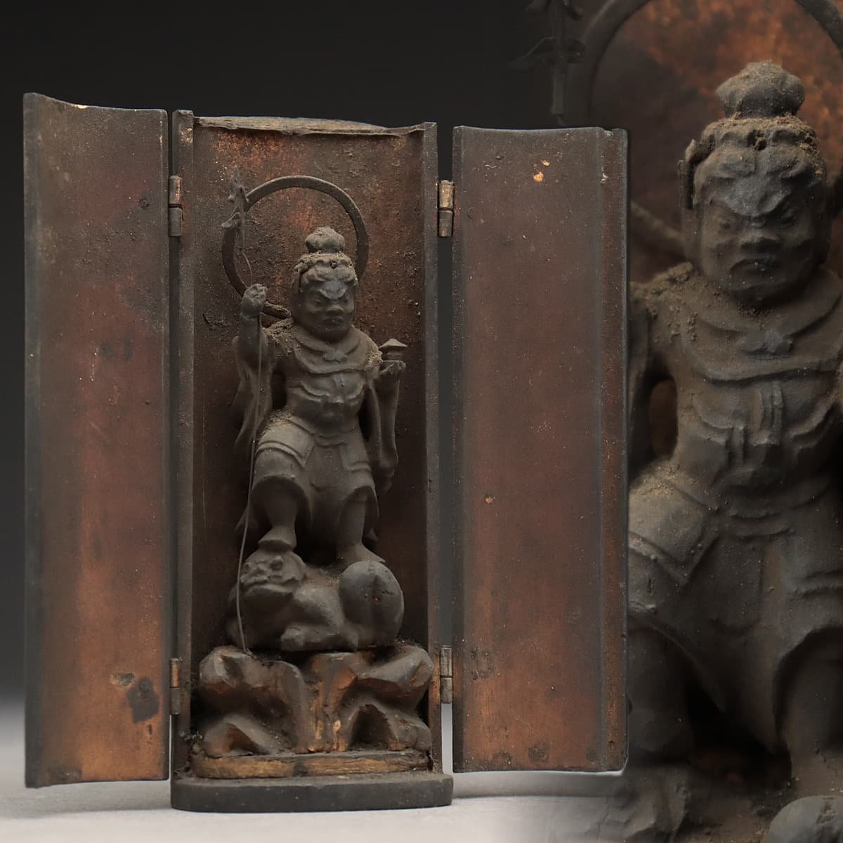 ヤフオク! -「兜」(彫刻、オブジェ) (美術品)の落札相場・落札価格