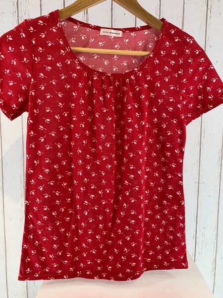 トップス 半袖 赤 花柄 tシャツ