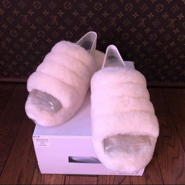 UGG ファーサンダル W FLUFF YEAH SLIDEレアカラー白　7