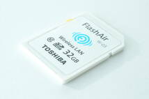 TOSHIBA 東芝 FlashAir W-03 SDHC 32GB (cy326)_画像1