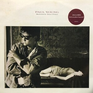 Paul Young - Between Two Fires（★盤面ほぼ良品！）