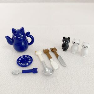 ねこ　猫　ネコ★ミニチュア　フィギュア★茶器　キッチン用品★セット★ポット高さ約3.5cm〈K6