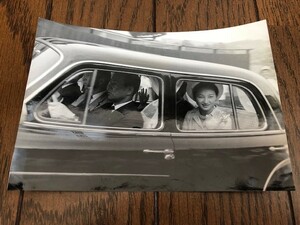 美智子様　皇后　日本　1962.9.17　美智子様　皇后　車　皇室　写真　外車　左ハンドル　車種不明　昭和　送料無料