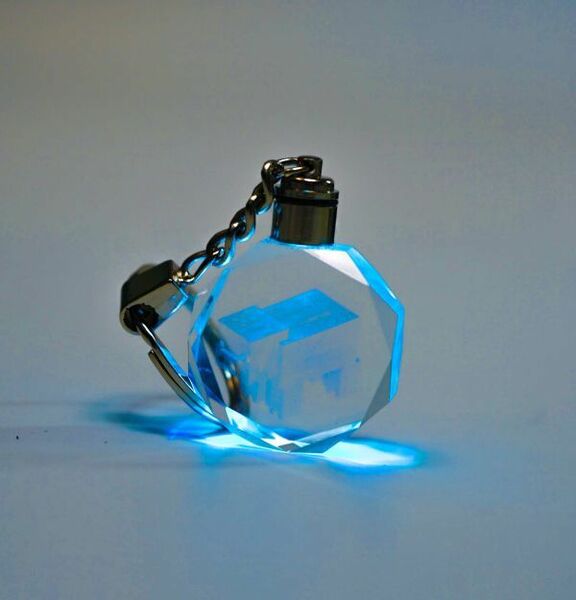 キーホルダー マインクラフト 光る クリスタル ブタ　LED　グッズ　キーリング　おもちゃ