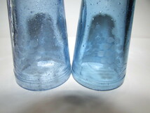 (　旧家・蔵出し　)　明治時代・須賀川ガラス　(　全面気泡のある葡萄を彫り込んだ青色グラス・２客　）・貴重・大珍品_画像9