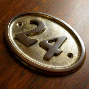 アンティーク　住居 、部屋、 番号表示 　真鍮製　24番　ハウス、 ルーム、ナンバープレート