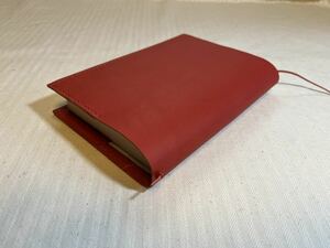 ハンドメイド手縫『紅いタンニンなめしの革の文庫カバー』