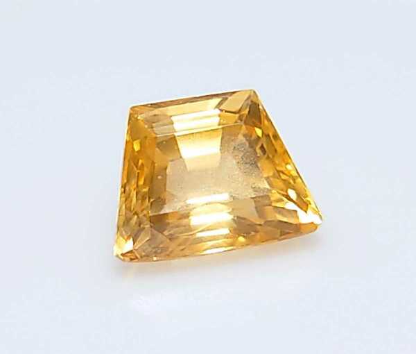 美品！　イエローサファイア　0.59ct ファンシー　ルース（LA-5626）