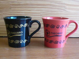 送510～ テオブロ　ココア　マグカップ　赤と黒　２個　明治　Meiji