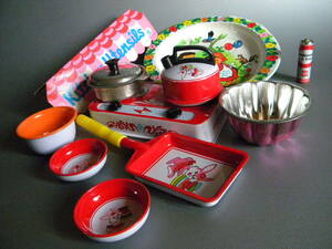  that time thing **Kitchen. kitchen toy kitchen 9p set!! made in Japan tin plate print . saucepan kettle vessel gas pcs plate ** unused dead stock goods 
