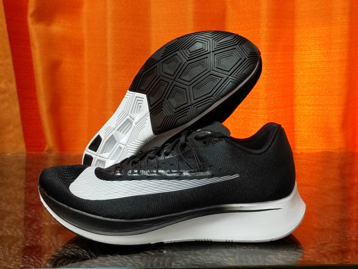 ナイキ NIKE 白色 ホワイト 黒色 ブラック クリムゾン ナイキ NIKE ズーム ビクトリー 白色 ホワイト 黒色 ブラック 翡翠 ジェード クリムゾン