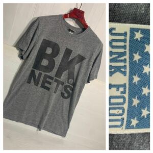 JUNKFOOD ジャンクフード　BK NETS ブルックリンネッツ　NBA バスケットボール　デカロゴ 半袖　Tシャツ　霜降りグレー　S