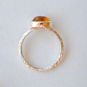 Янтарное кольцо SV № 9,5-10 естественное янтарное маленькое зерно
