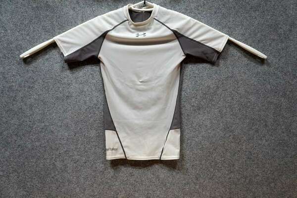 アンダーアーマーUNDER ARMOUR サッカー フットサル インナーシャツ コンプレッションウェア 半袖 [サイズ: SM /カラー: 写真参照]