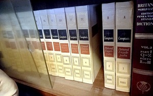  photograph entering English version encyclopedia Pictured encyclopedia all 23 pcs. Encyclopedia Britannica all 15 pcs. series 