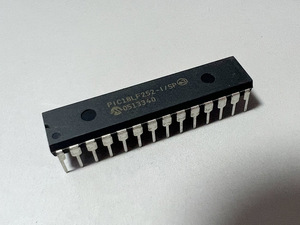 ★Microchip PIC18LF252-I/SP マイコン　管理番号[F1-D1004]