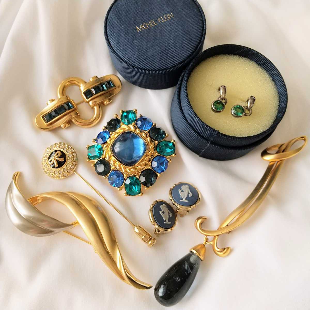 ヤフオク! -「givenchy」(ブローチ) (レディースアクセサリー)の落札