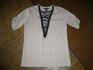 9-76♀：Forever21　フォーエバー21　半袖　Tシャツ　カットソー　胸元編み込み　size.S　色.ベージュ×編み込み黒　